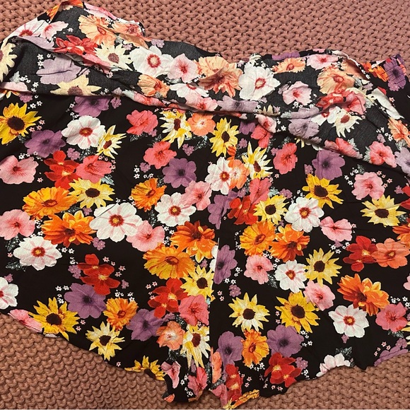 Torrid Floral Ruffle Short - Picture 4 of 8